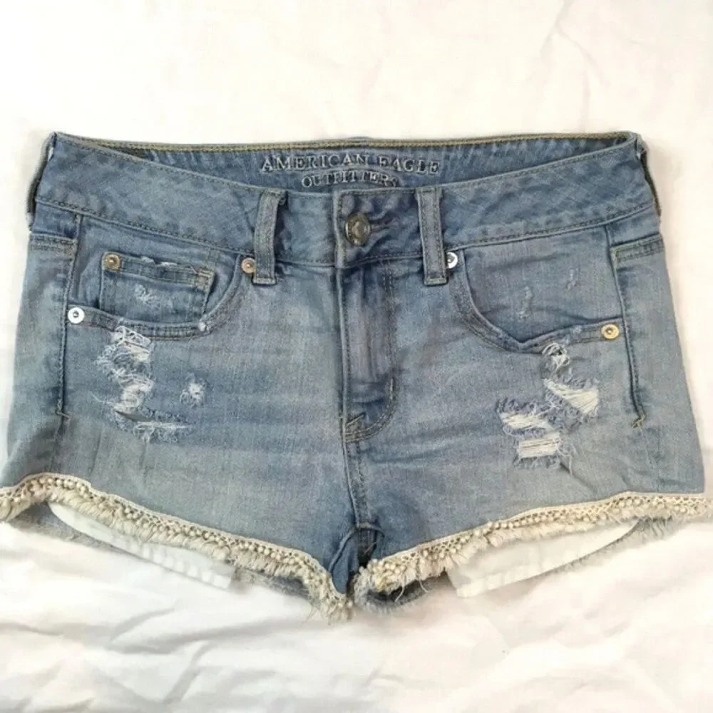 American Eagle Womens Size 2 Medium Wash Blue Distressed Crochet Shortie Shorts